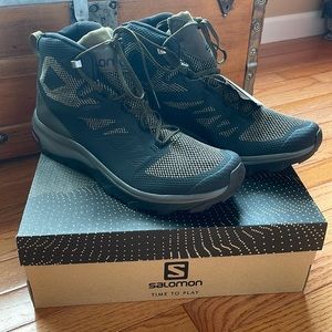 BRAND NEW hiking boots